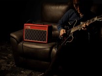 10-watt 1-channel 1x6.5" Guitar Combo Amplifier, Red